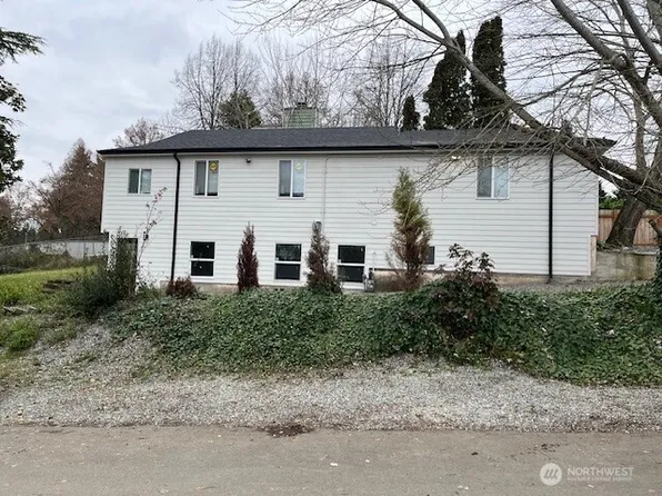 900 NE 105th, Seattle, WA 98125