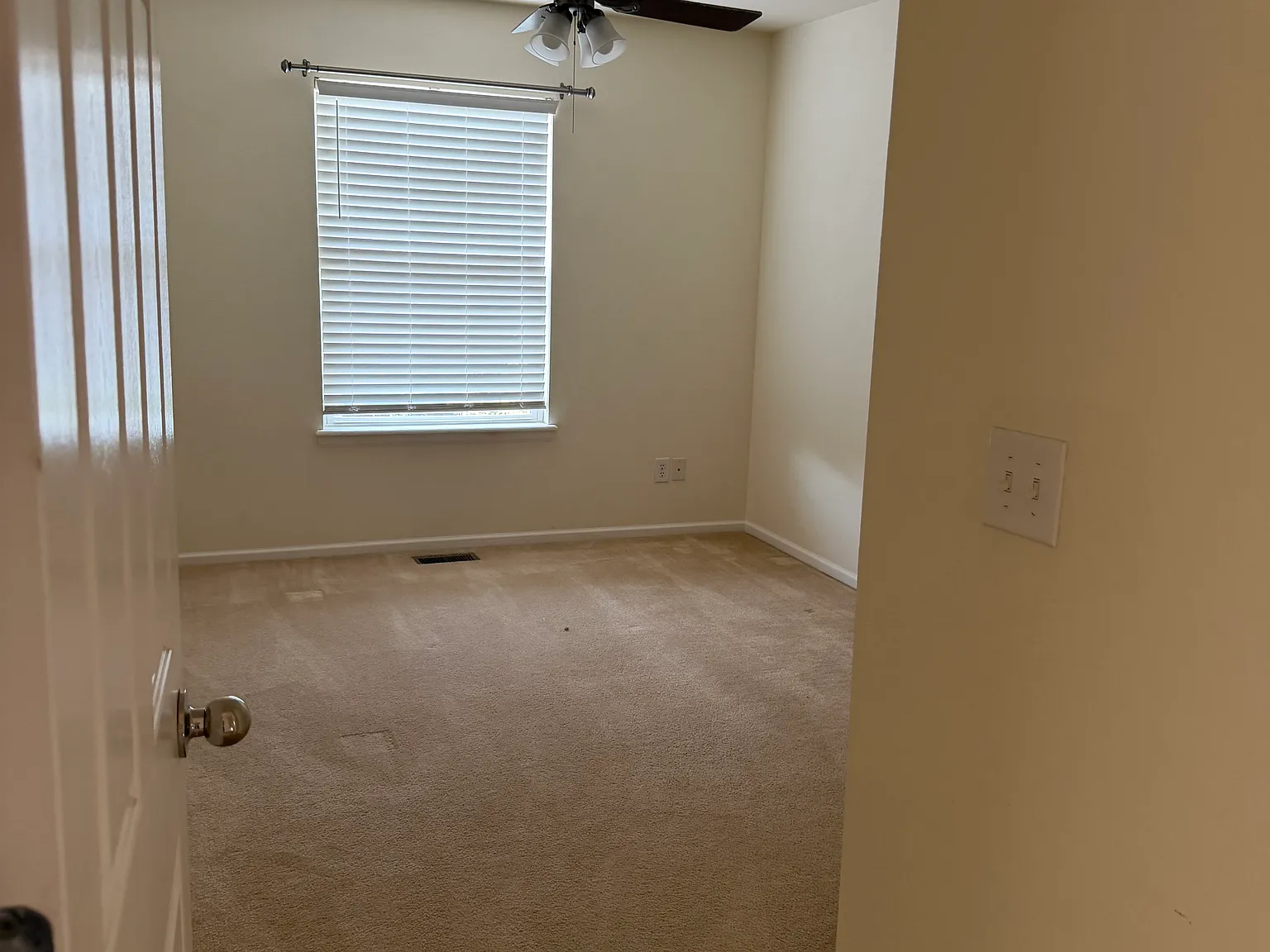 4 bed, 2682 sqft, $2,950 — Photo 4
