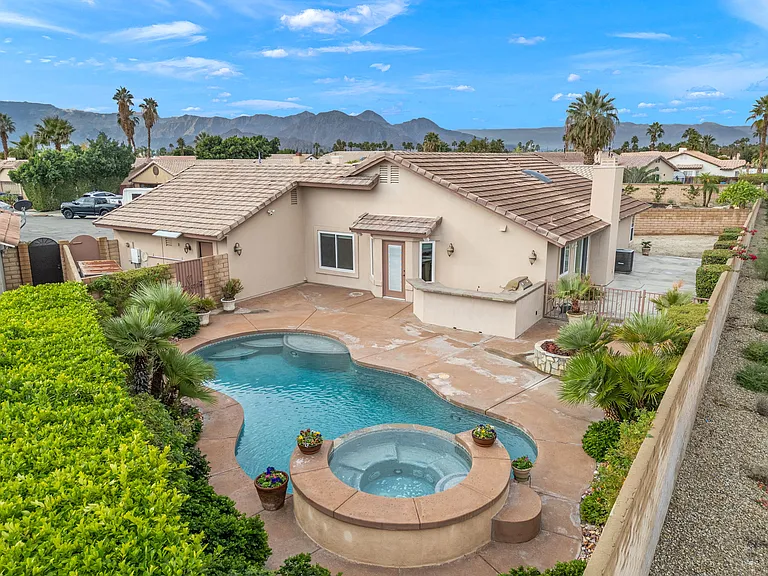 44030 Mariposa Ct — Photo 1