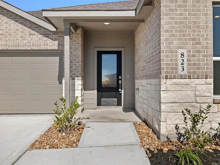 823 Heaven Dr — Photo 4