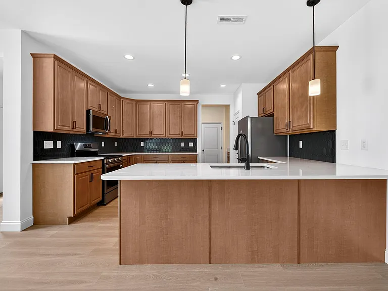 145 Sesame Loop — Photo 13