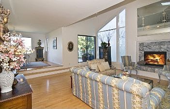 :: 285 Santa Rosa Ave.