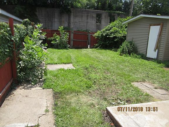 3rd image of 7164 S South Chicago Ave