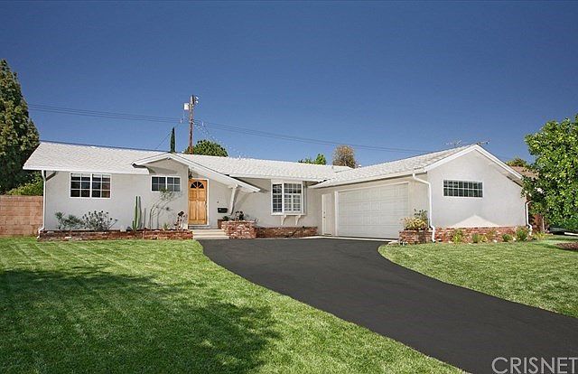 This beautiful home is located in one of Canoga Parks most sought after neighborhoods. Situated on an 8,267 square foot lot with approximately 1,320 square feet of immaculate living space.  The lush green lawn, mature Valencia orange tree and colorful rai