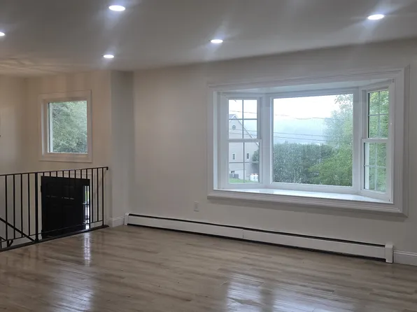 471 Moosup Pond Rd, Moosup, CT 06354