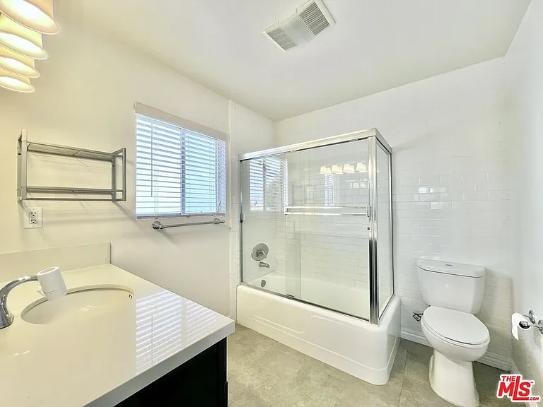 1552 Berkeley St #1 — Photo 21
