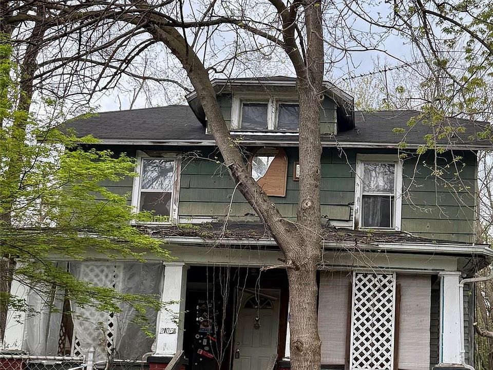 2nd image of 2105 Arlington Ave