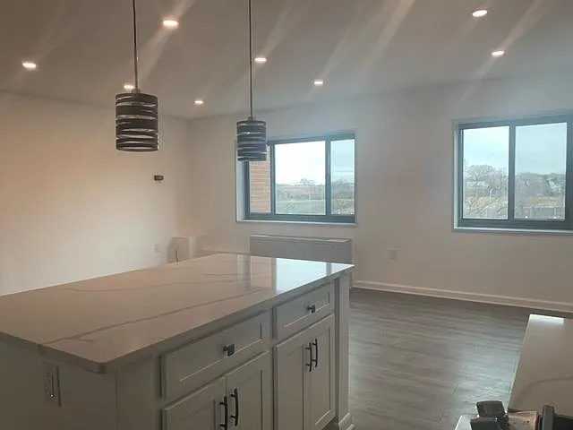 1 bed, 735 sqft, $1,950 — Photo 4