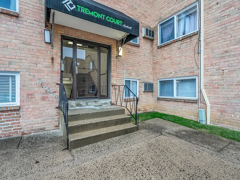 Tremont Court — Photo 10
