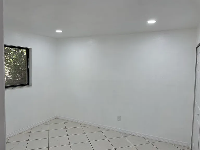 215 Leroy Ave — Photo 8
