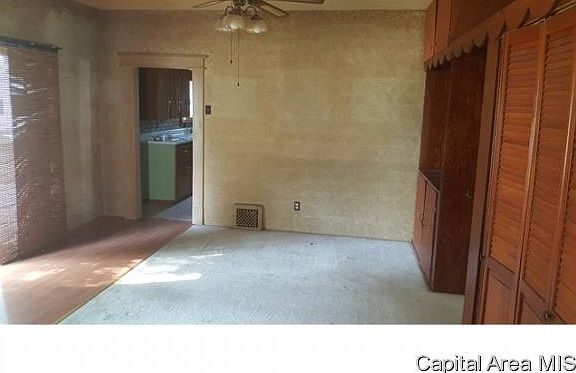 4th image of 206 W 2nd St