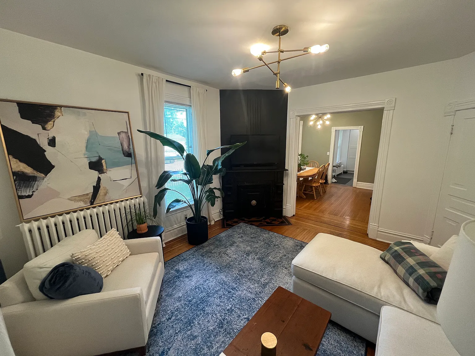 2 bed, 1000 sqft, $1,900 — Photo 1