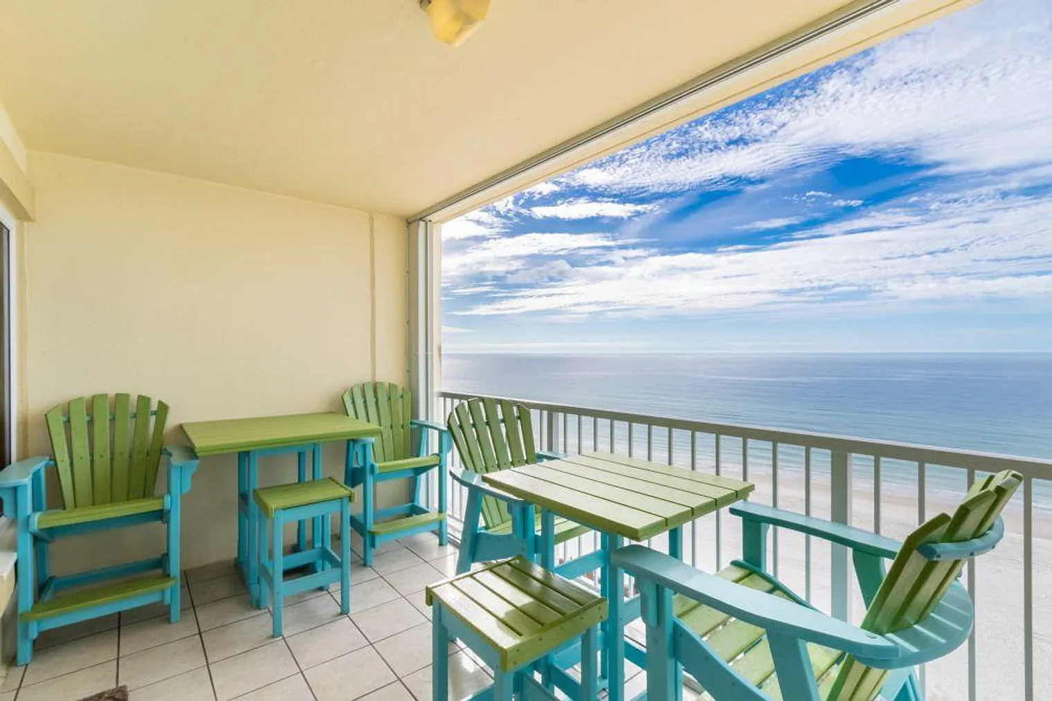 2 bed, 2.0 bath, 936 sqft, $3,954 — Photo 3