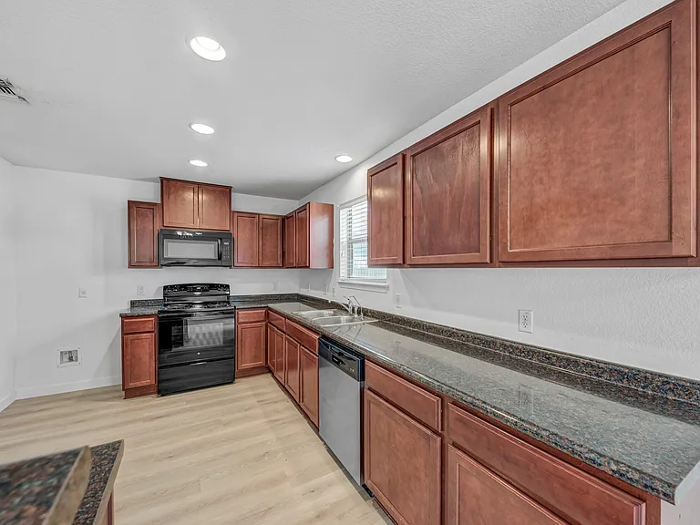 9012 Edmundsbury Dr — Photo 15