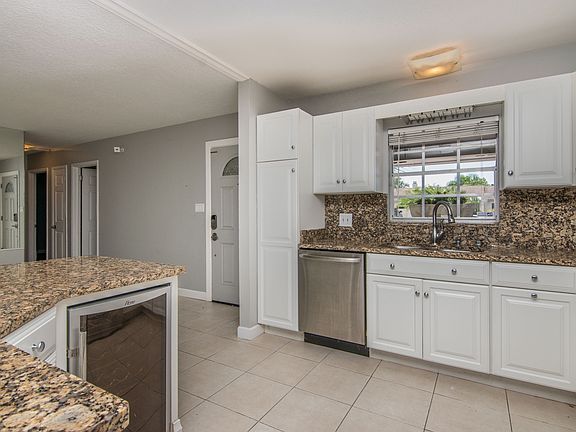 4th image of 8703 Elmwood Ln