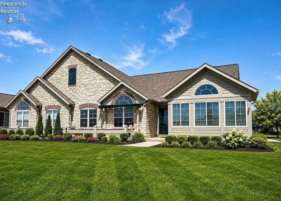 1st image of 2695 Canterbury Cir #B