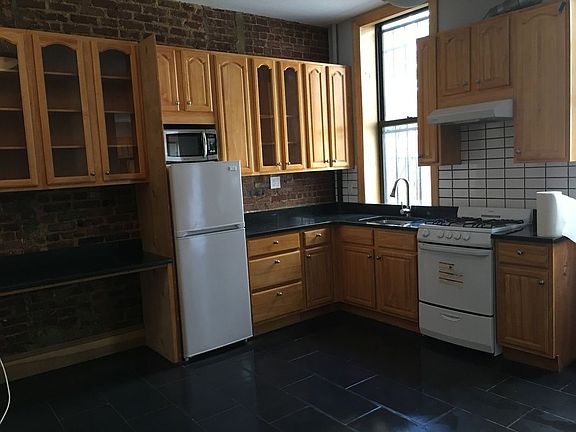 5th image of 146 Stanton St #1A
