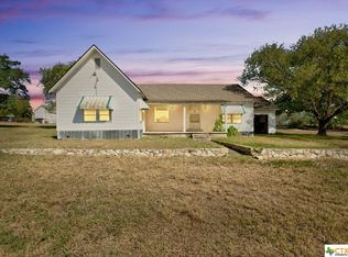 302 Willow Ave, Luling, TX 78648