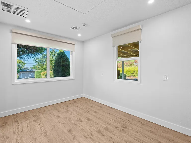 9604 SE Clatsop St — Photo 11