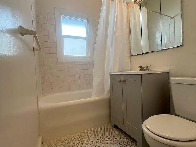 474 S Livermore Ave — Photo 8