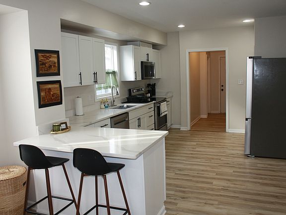 5th image of 1338 N Parker Ave
