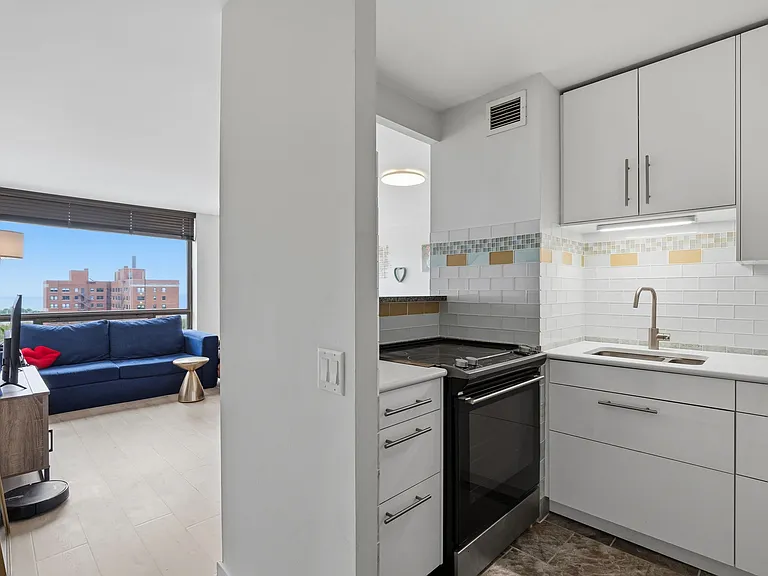 4343 N Clarendon Ave #1812 — Photo 5