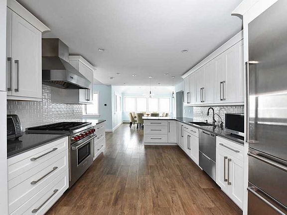 4th image of 17 Oak Point Dr N