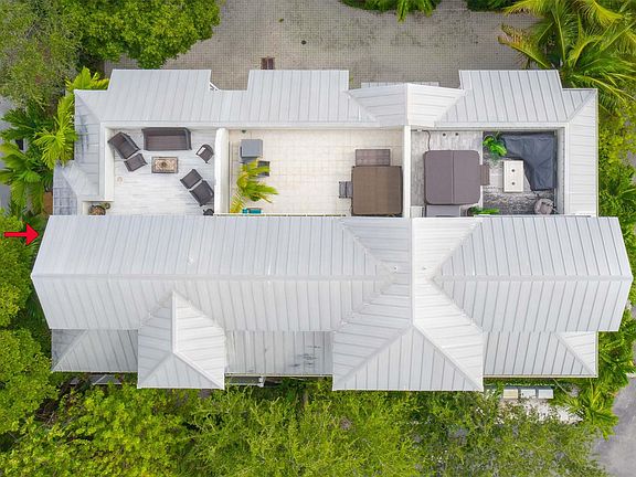 5th image of 2685 NE 9th Avenue #9
