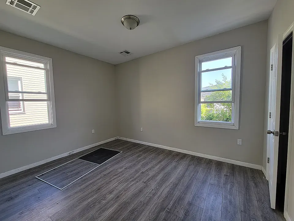 3 bed, 1000 sqft, $2,224 — Photo 4