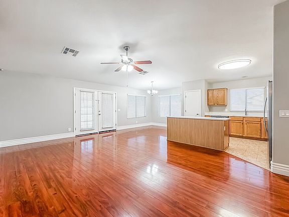 4th image of 10417 E Crescent Ave