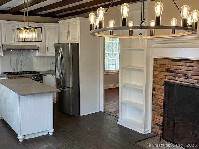 4 bed, 2.5 bath, 2803 sqft, $5,500 — Photo 2