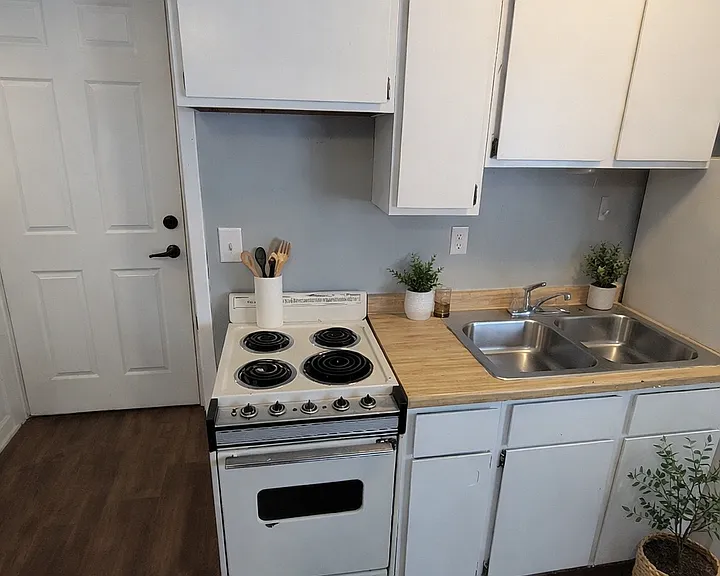 1526 E Superior St #2 — Photo 3