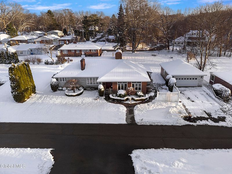 4th image of 50 Moreland Avenue