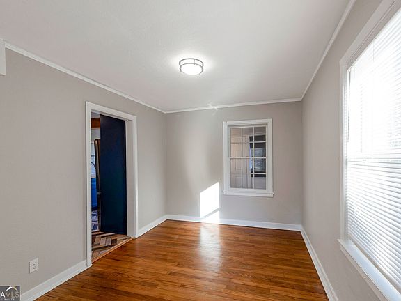 4th image of 152 1st St SW