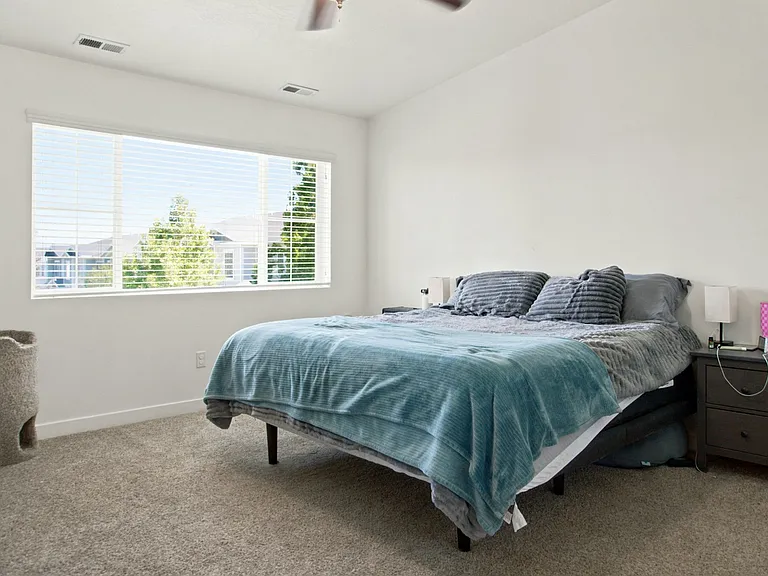 1096 W Emerald Pools Ln — Photo 6