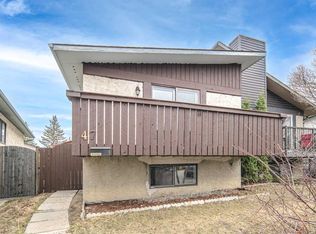 47 Bermuda Way NW, Calgary, AB T3K1H1
