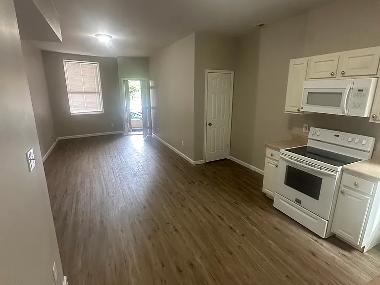 2010 Missouri Ave #1 — Photo 3