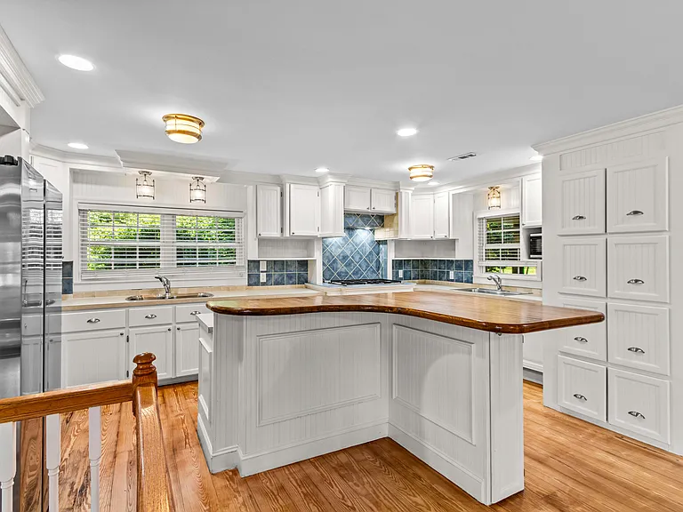 118 Revere Dr — Photo 14