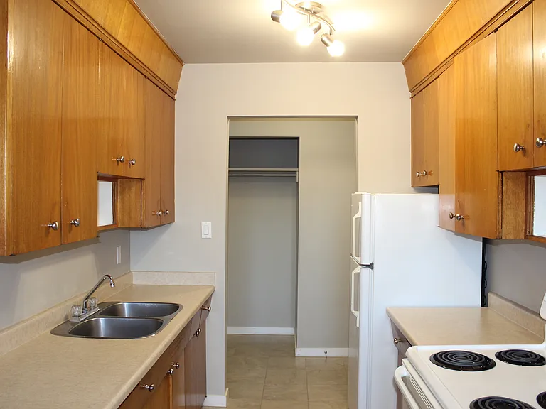10741 108th St NW — Photo 2