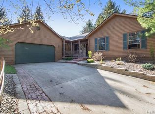 2111 King Rd, Lapeer, MI 48446