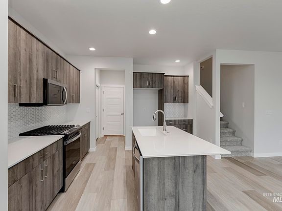 7th image of this home