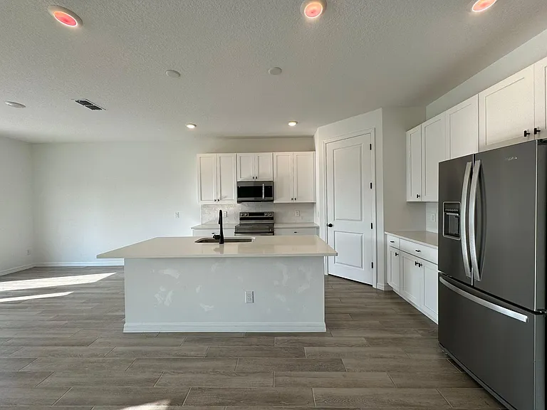 2175 Derwent Dr — Photo 8