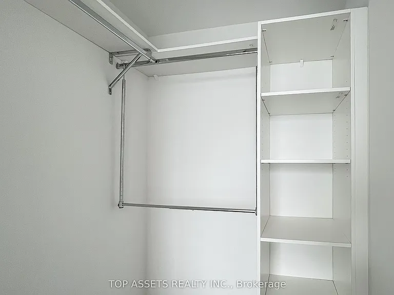 388 Yonge St #6905 — Photo 7