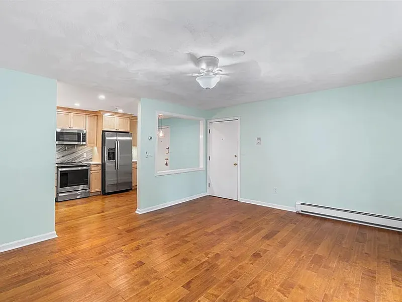 2 bed, 1.0 bath, 783 sqft, $1,990 — Photo 1