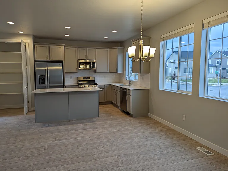 1407 N 3500 W — Photo 3