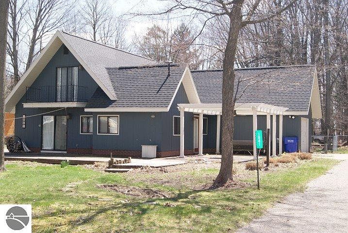 1st image of 1841 S Division St