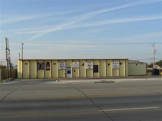 1st image of 1905 W Wyatt Earp Blvd