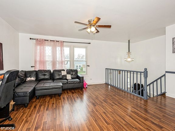 3rd image of 1877 Scarboro Dr