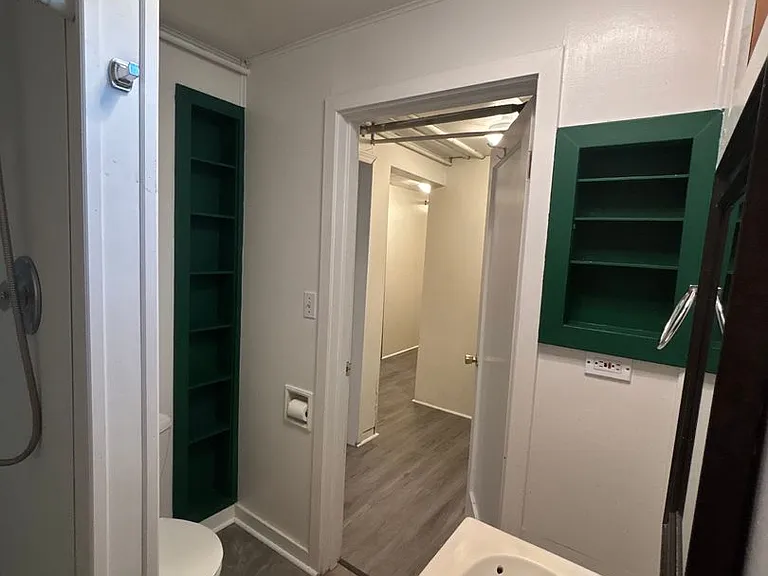 715 NE Stadium Way — Photo 11