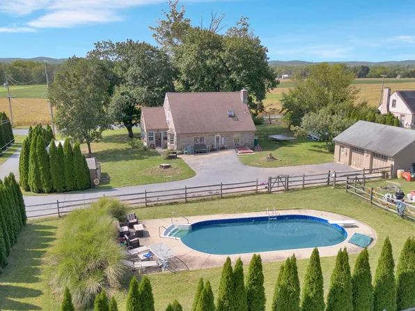 955 Manatawny Rd, Boyertown, PA 19512